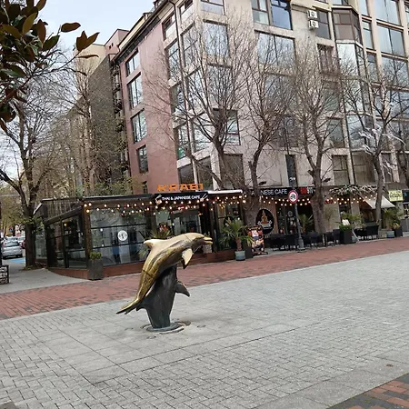 на пъпа на варна, голяма стая! *