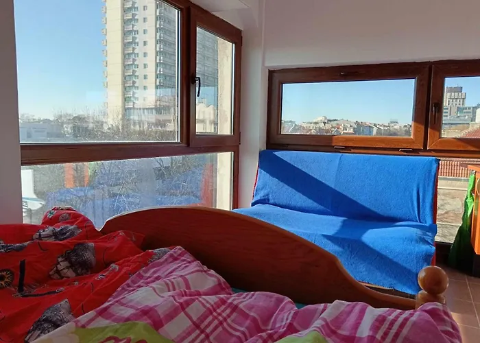 公寓 на пъпа на варна, голяма стая! 瓦爾納