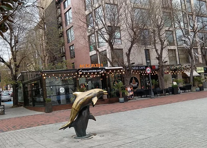 на пъпа на варна, голяма стая! *